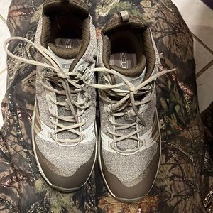 KEEN Mens hiking shoe. Marked size 10 (fits like 9)
